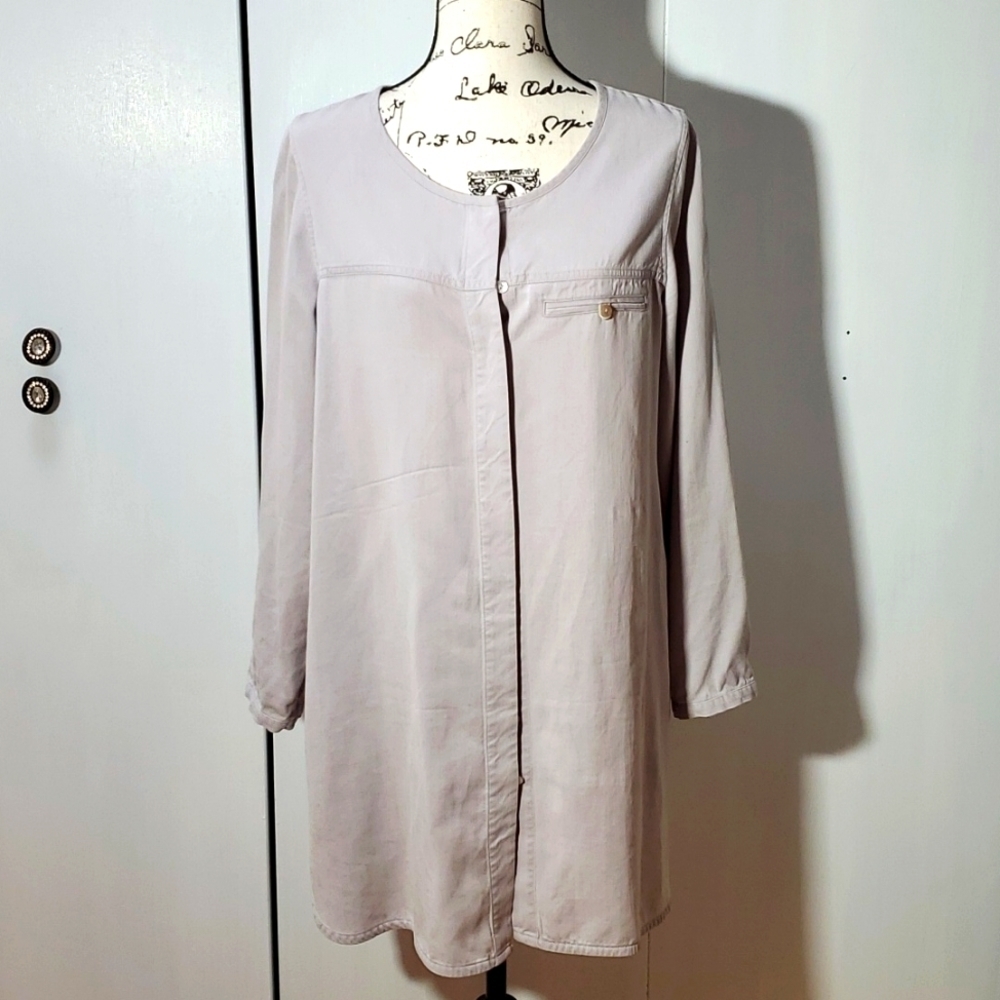 Soft Surroundings| Light Gray Hidden Button Long Tunic Top Tencel Neutral Sz.M